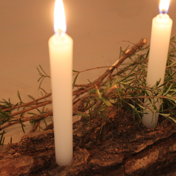 ナラの丸太とキャンドル